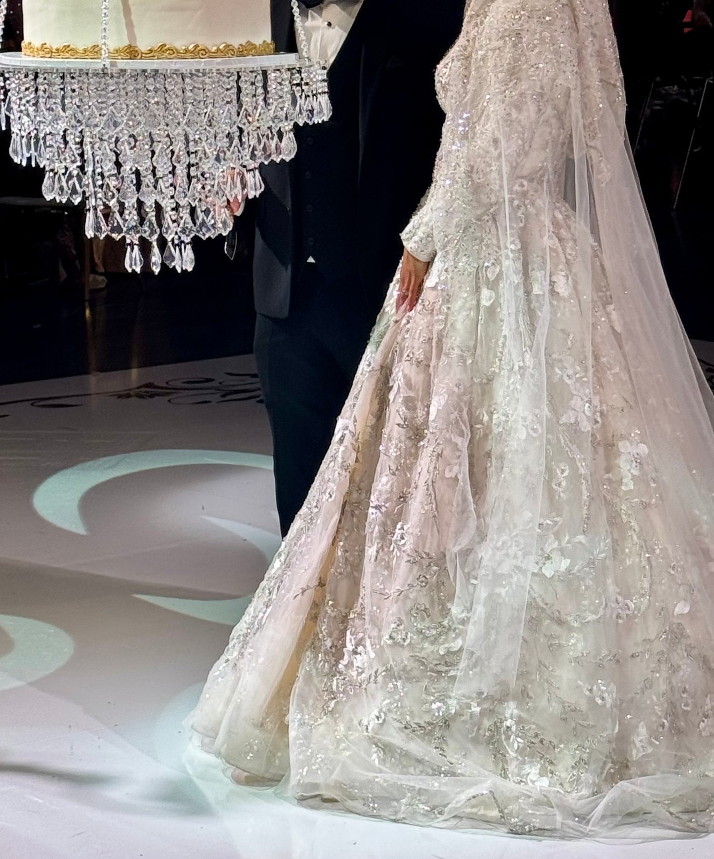 206: Wedding Dress (6-8)