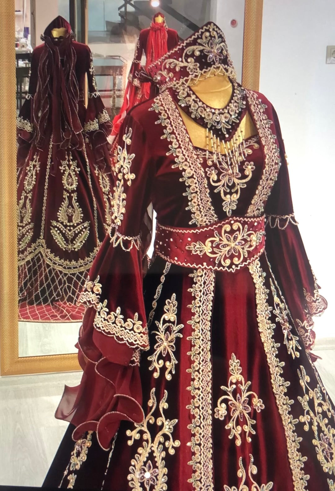 255: Traditional Turkish Dress (s/m)