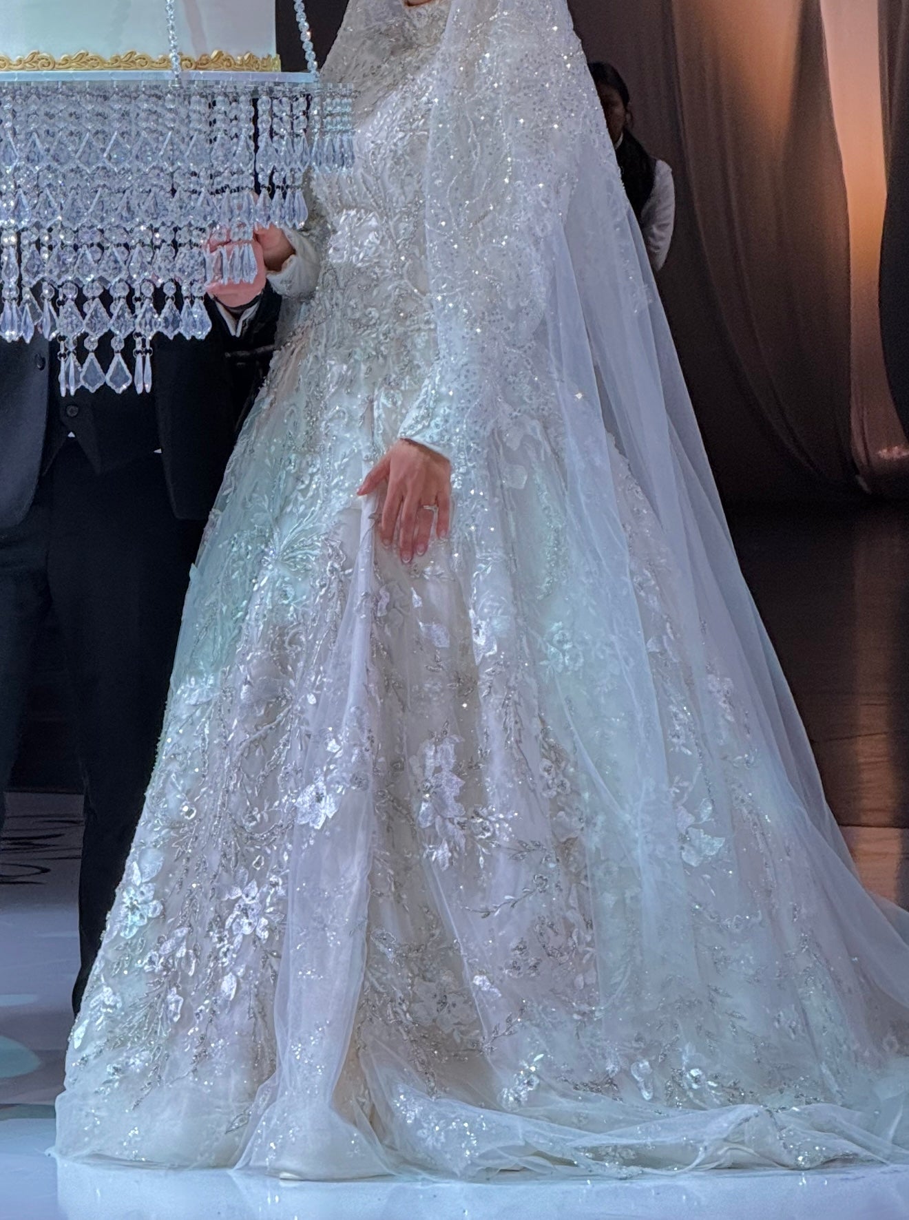 206: Wedding Dress (6-8)