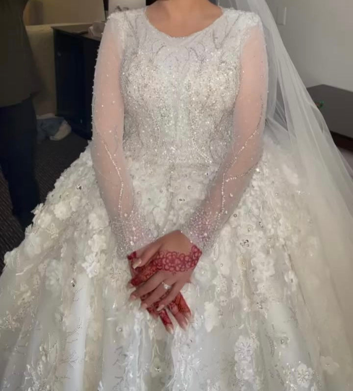 58: Wedding Dress (6-8)