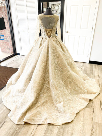 235: Wedding Dress (6-8)