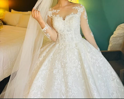 36: Wedding Dress (6-8)