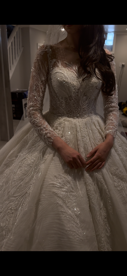 231: Wedding Dress (6-8)