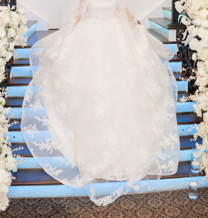 142: Wedding Dress (8-16 adjustable)
