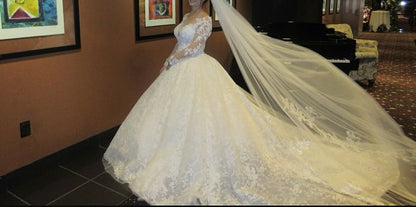 36: Wedding Dress (6-8)