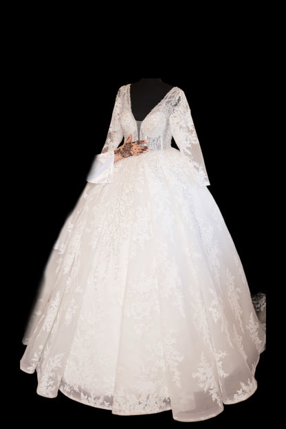 142: Wedding Dress (8-16 adjustable)