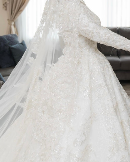 40: Wedding Dress (8-10)
