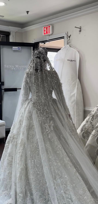 40: Wedding Dress (8-10)