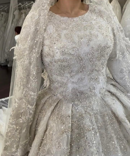40: Wedding Dress (8-10)