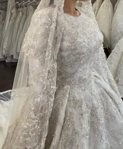 40: Wedding Dress (8-10)