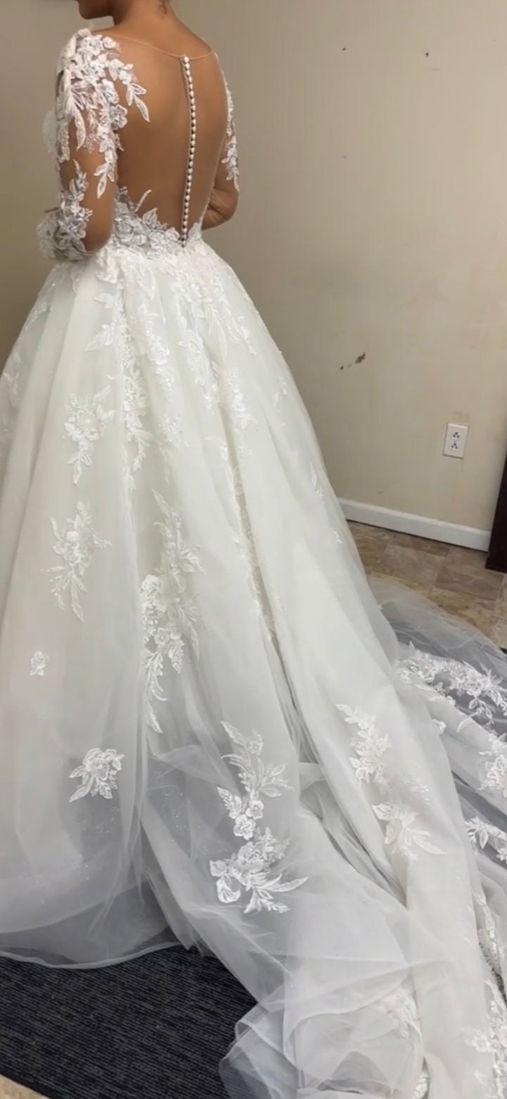 01: Wedding Dress (8-10)