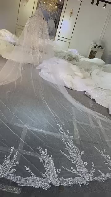 242: Wedding Dress (8-10)